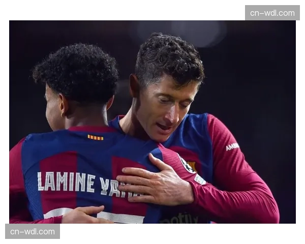 巴萨全队抵达那不勒斯,莱万多夫斯基随队出征面对旧主 巴萨全队抵达那不勒斯,莱万多夫斯基随队出征面对旧主